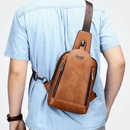 Bolsa Transversal Masculina de Couro Elegano® JEEP + Carteira de BRINDE!